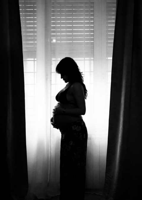 foto durante la gravidanza silhouette 01 e1539807679469 728x1024(pp w480 h675) - Foto durante la gravidanza: Come fotografare la silhouette?